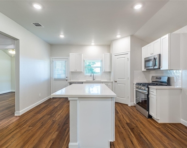 815 Roosevelt - Photo Thumbnail 9