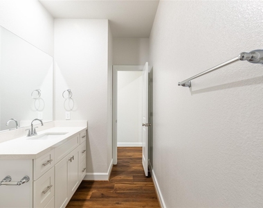 815 Roosevelt - Photo Thumbnail 26