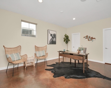 1118 Columbus Street - Photo Thumbnail 5