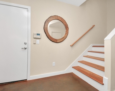 1118 Columbus Street - Photo Thumbnail 3