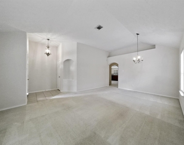 427 Northvalley Drive - Photo Thumbnail 6