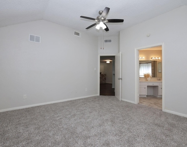 16035 Hollow Rock Drive - Photo Thumbnail 17