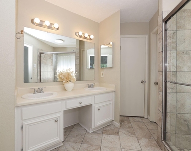 16035 Hollow Rock Drive - Photo Thumbnail 20