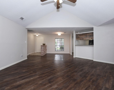 16035 Hollow Rock Drive - Photo Thumbnail 10