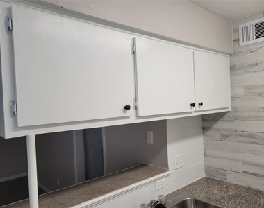 2922 Randolph Road - Photo Thumbnail 4