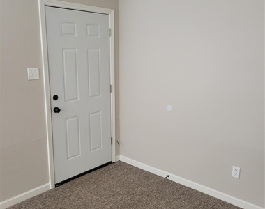 2922 Randolph Road - Photo Thumbnail 12