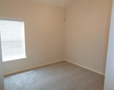 20347 Yosemite Falls Drive - Photo Thumbnail 7