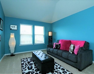 4811 Lennon Park Court - Photo Thumbnail 7