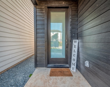 2726 Anita Street - Photo Thumbnail 2