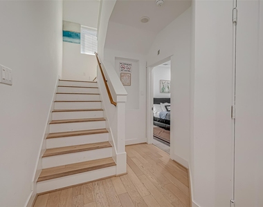 2726 Anita Street - Photo Thumbnail 4