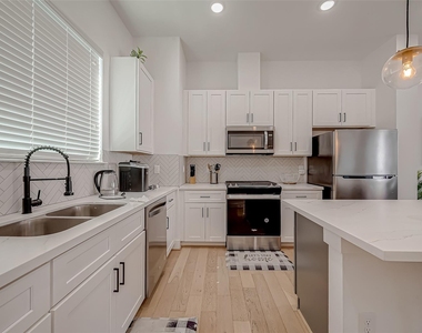 2726 Anita Street - Photo Thumbnail 12