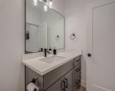 2726 Anita Street - Photo Thumbnail 7
