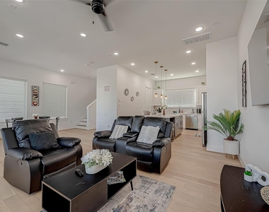 2726 Anita Street - Photo Thumbnail 9