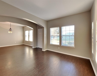 1608 Claremont Garden Circle - Photo Thumbnail 2