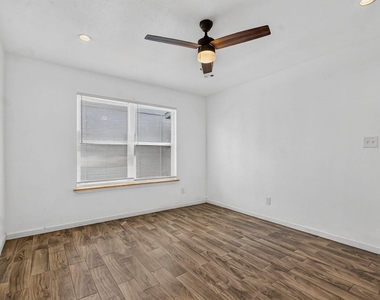 4530 Stanford Court - Photo Thumbnail 7