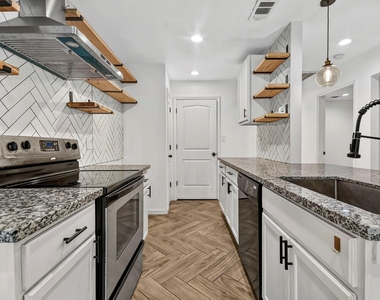 4530 Stanford Court - Photo Thumbnail 3