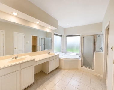 223 Wild Oak Run - Photo Thumbnail 13