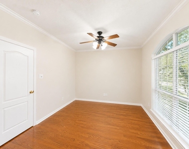 223 Wild Oak Run - Photo Thumbnail 10