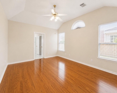 223 Wild Oak Run - Photo Thumbnail 11