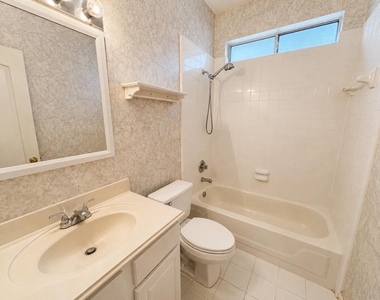 223 Wild Oak Run - Photo Thumbnail 12