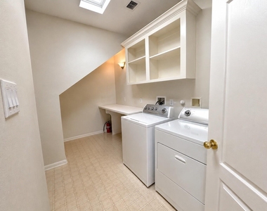 223 Wild Oak Run - Photo Thumbnail 7