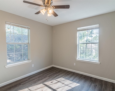 3102 Wentworth Street - Photo Thumbnail 7
