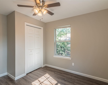 3102 Wentworth Street - Photo Thumbnail 8