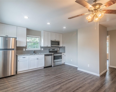3102 Wentworth Street - Photo Thumbnail 4