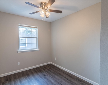 3102 Wentworth Street - Photo Thumbnail 11