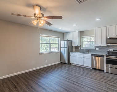 3102 Wentworth Street - Photo Thumbnail 6