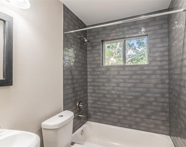 3102 Wentworth Street - Photo Thumbnail 10