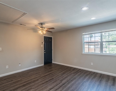 3102 Wentworth Street - Photo Thumbnail 2