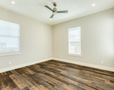 3228 Avenue R - Photo Thumbnail 15