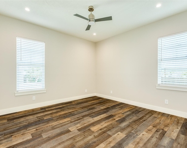 3228 Avenue R - Photo Thumbnail 12