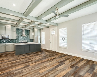 3228 Avenue R - Photo Thumbnail 6