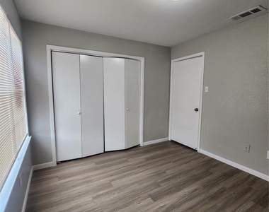 4034 Belle Park Drive - Photo Thumbnail 15