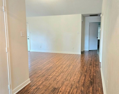 16211 Noblewood Way - Photo Thumbnail 5