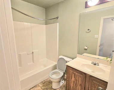 16211 Noblewood Way - Photo Thumbnail 10
