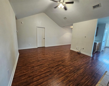 16211 Noblewood Way - Photo Thumbnail 3