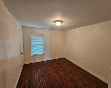 16211 Noblewood Way - Photo Thumbnail 9