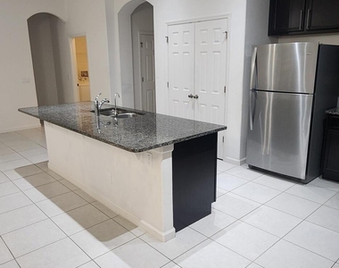 1817 Elkins Point Drive - Photo Thumbnail 8