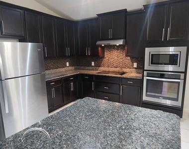 1817 Elkins Point Drive - Photo Thumbnail 12