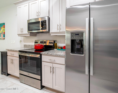 1800 Noel Place - Photo Thumbnail 6
