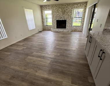 2180 Vista Terrace - Photo Thumbnail 12