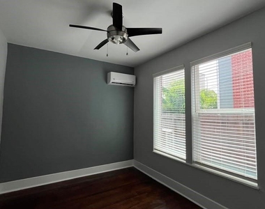 1207 W Gray Street - Photo Thumbnail 9