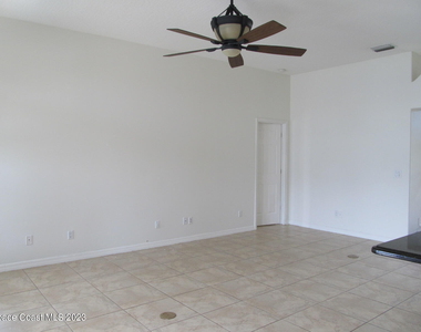 986 Fostoria Drive - Photo Thumbnail 3