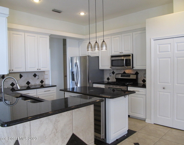 986 Fostoria Drive - Photo Thumbnail 8