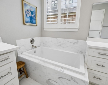 940 W 21st Street - Photo Thumbnail 13