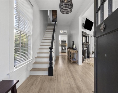 1724 33rd Street - Photo Thumbnail 2
