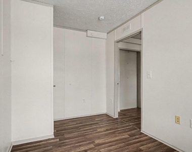 25024 Twin Oaks Drive - Photo Thumbnail 7